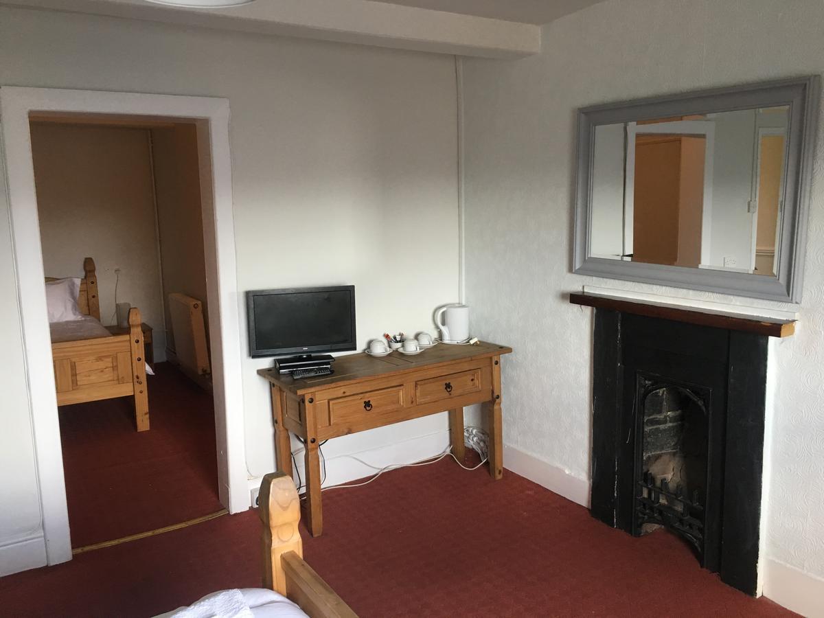The Cross Keys Hotel Llanymynech 외부 사진