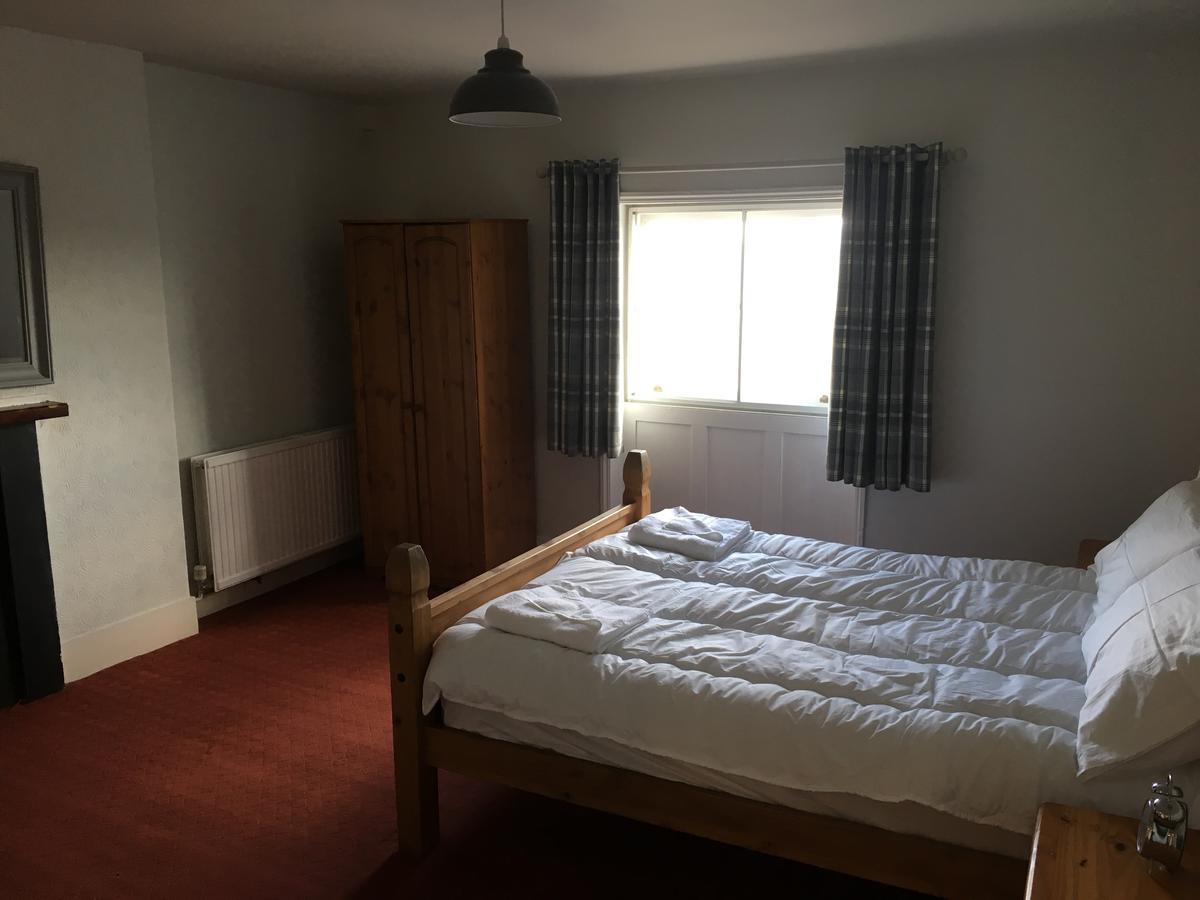 The Cross Keys Hotel Llanymynech 외부 사진